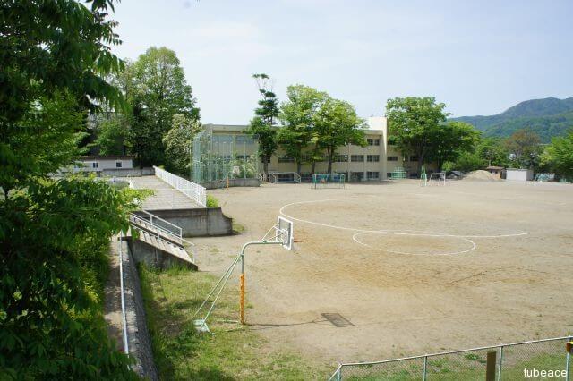 城山小学校　約950ｍ（徒歩12分）