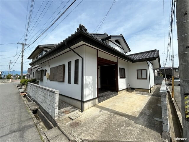 高田の閑静な住宅街にございます。