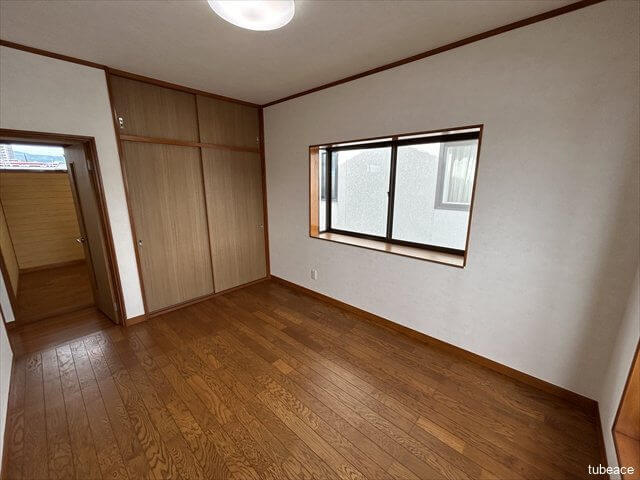 ２階のもう１部屋は約６帖の洋室です。