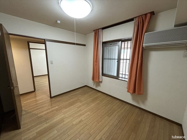 風が気持ちよく通り抜けるお部屋です。